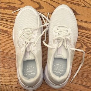 NWOT Nike Women's White Sneakers, size women’s 8.5